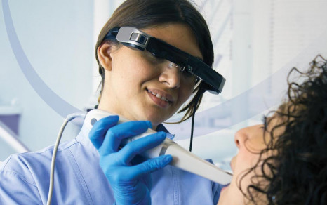 Использование AUGMENTED REALITY очков в практике врача-стоматолога