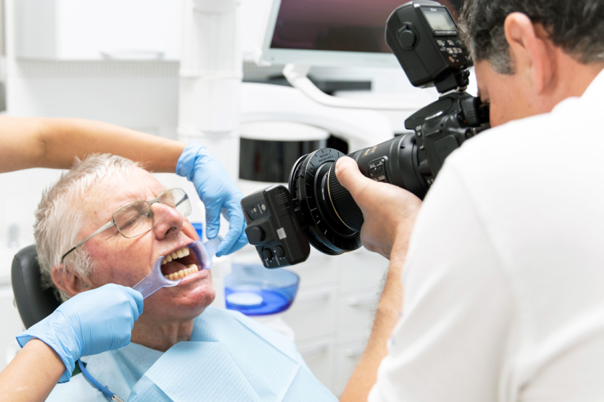 Тотальные работы. Фотопротокол в стоматологии. Фотопротокол в современной стоматологии. Фотоаппарат для стоматологии. Стоматолог с фотоаппаратом.